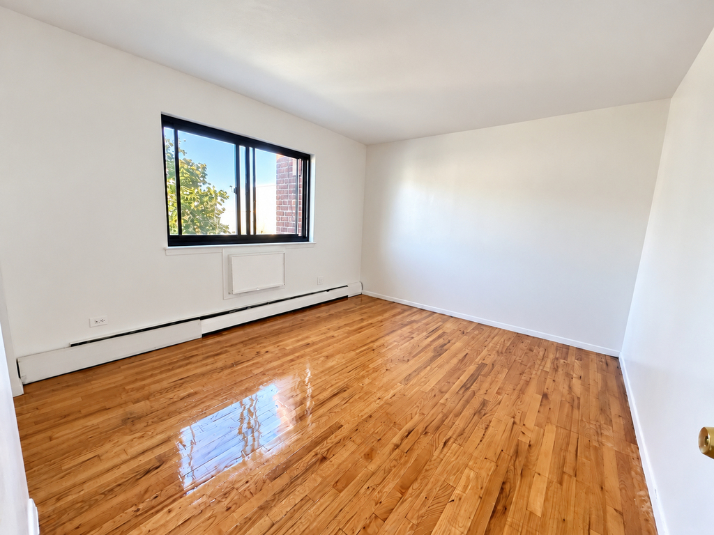 87-16 Winchester Boulevard - Photo 3