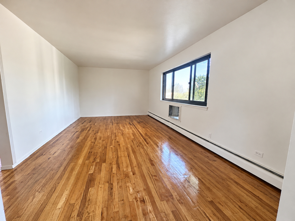 87-16 Winchester Boulevard - Photo 4