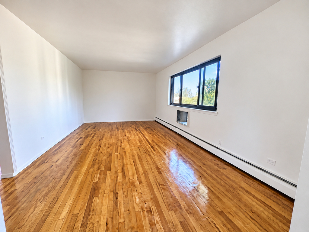 87-16 Winchester Boulevard - Photo 4