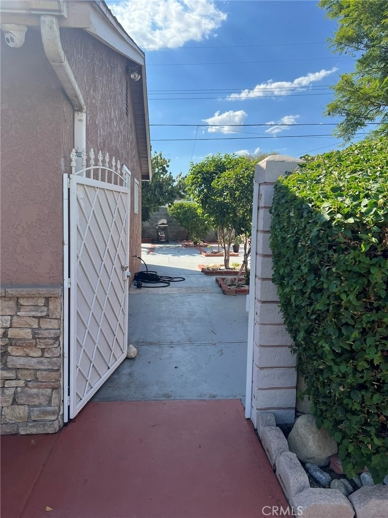 1819 N Del Norte Avenue - Photo 11
