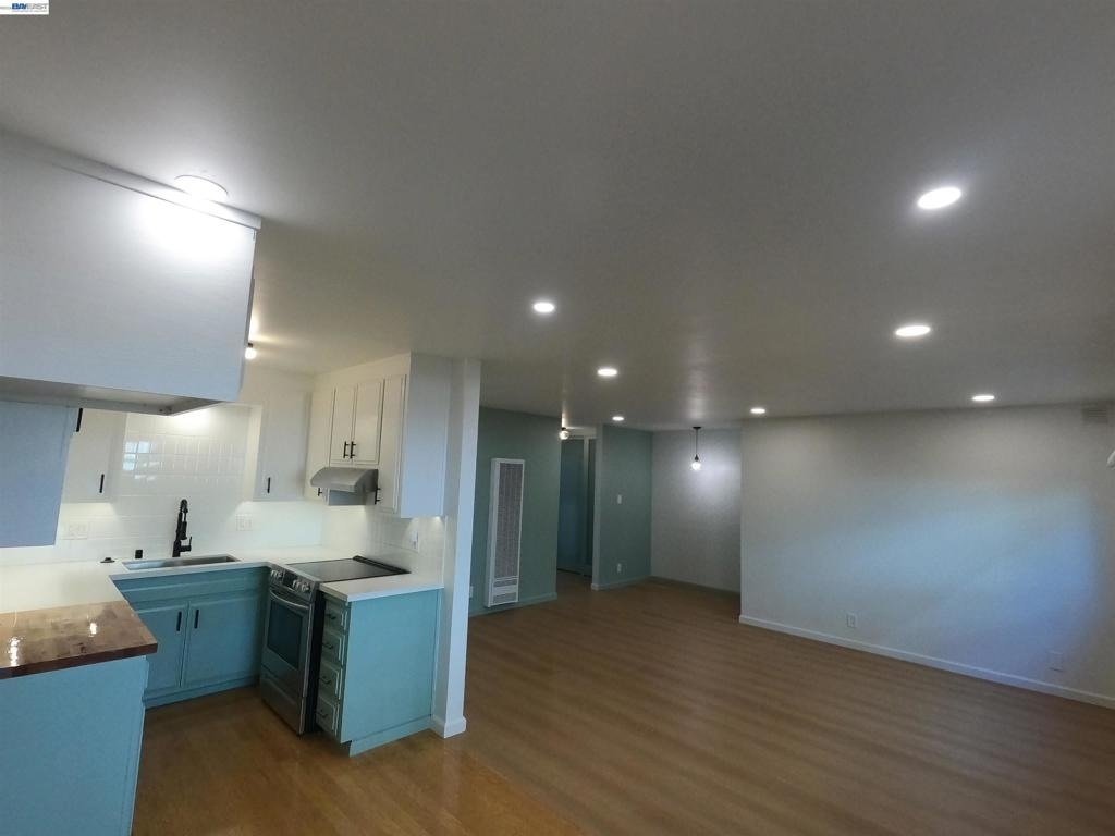 1124 Hollywood Ave - Photo 2