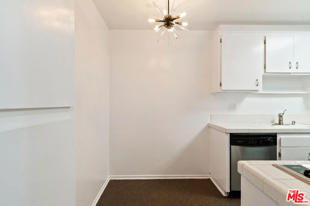 927 N Kings Road - Photo 21