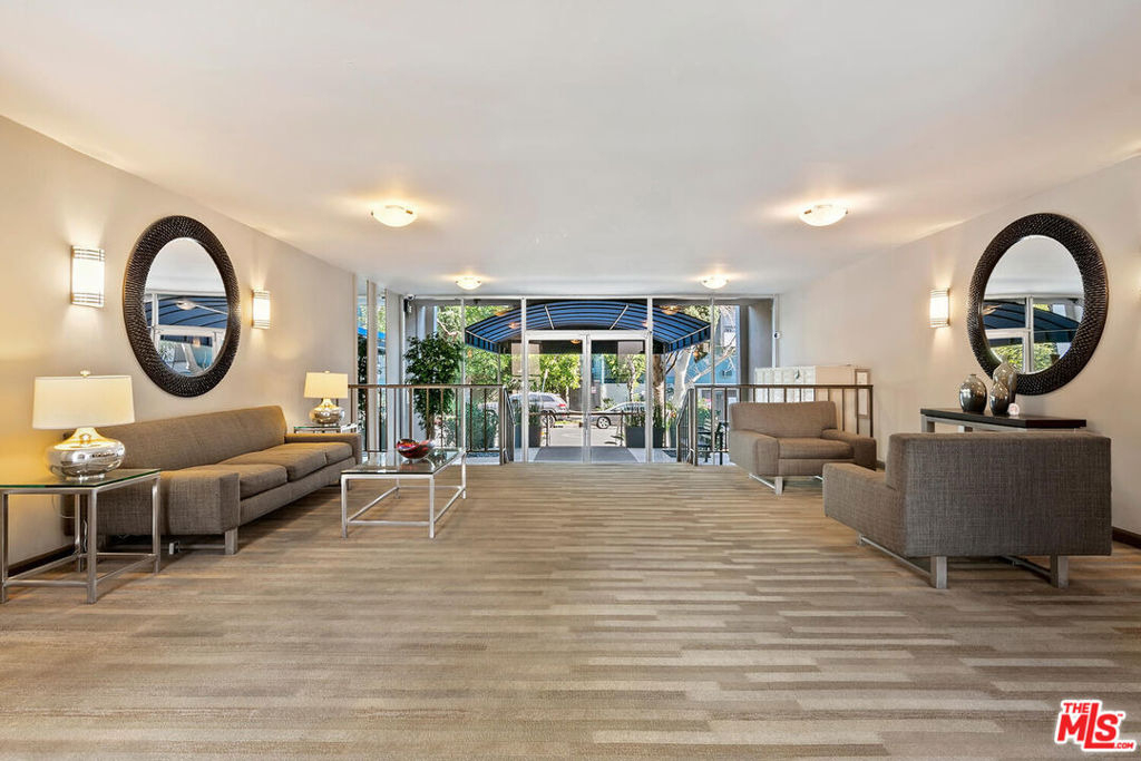 927 N Kings Road - Photo 14