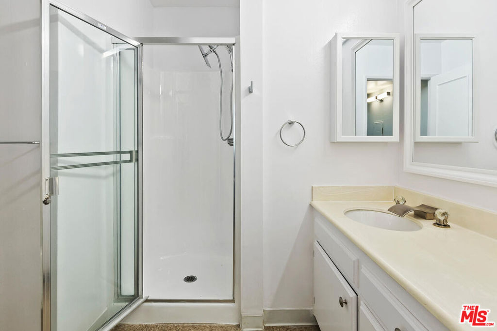 927 N Kings Road - Photo 10