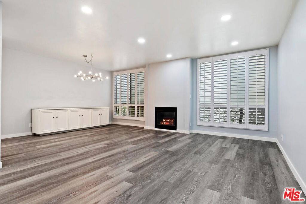 927 N Kings Road - Photo 4