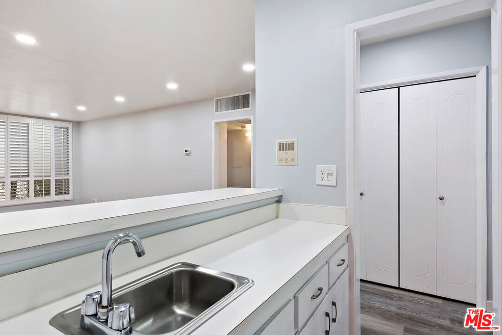 927 N Kings Road - Photo 24