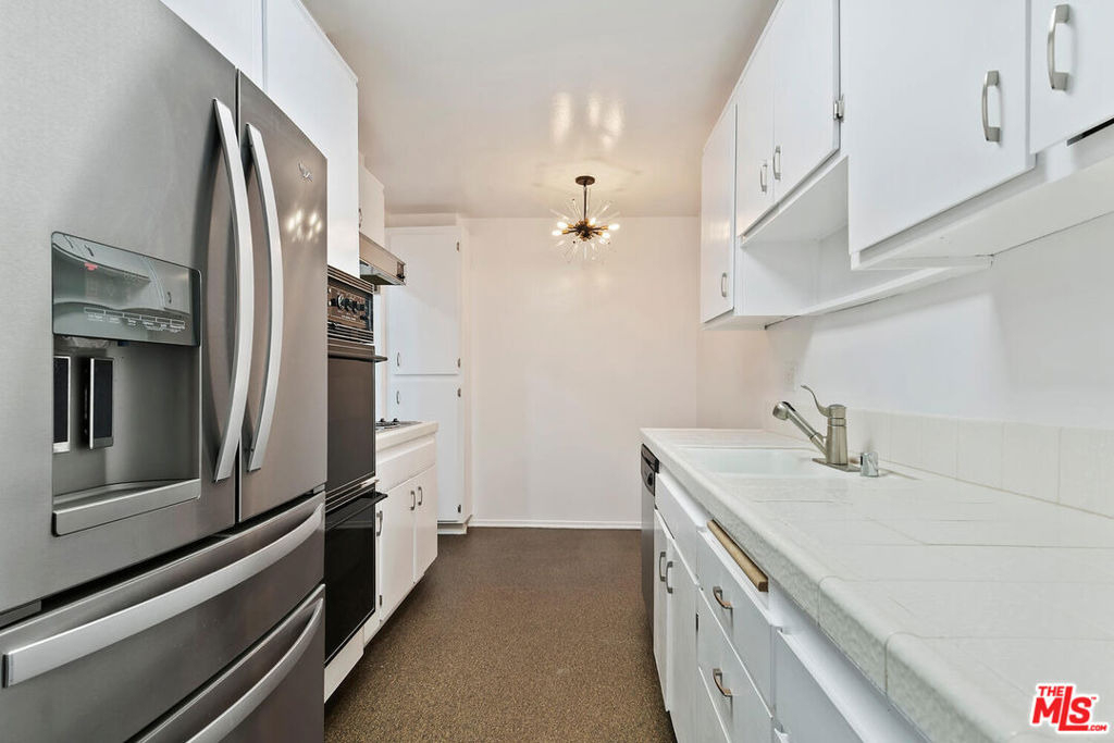 927 N Kings Road - Photo 19