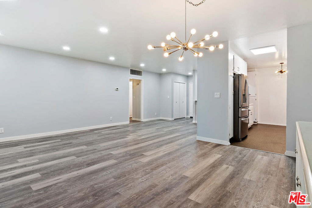 927 N Kings Road - Photo 8