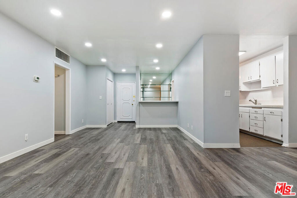 927 N Kings Road - Photo 5
