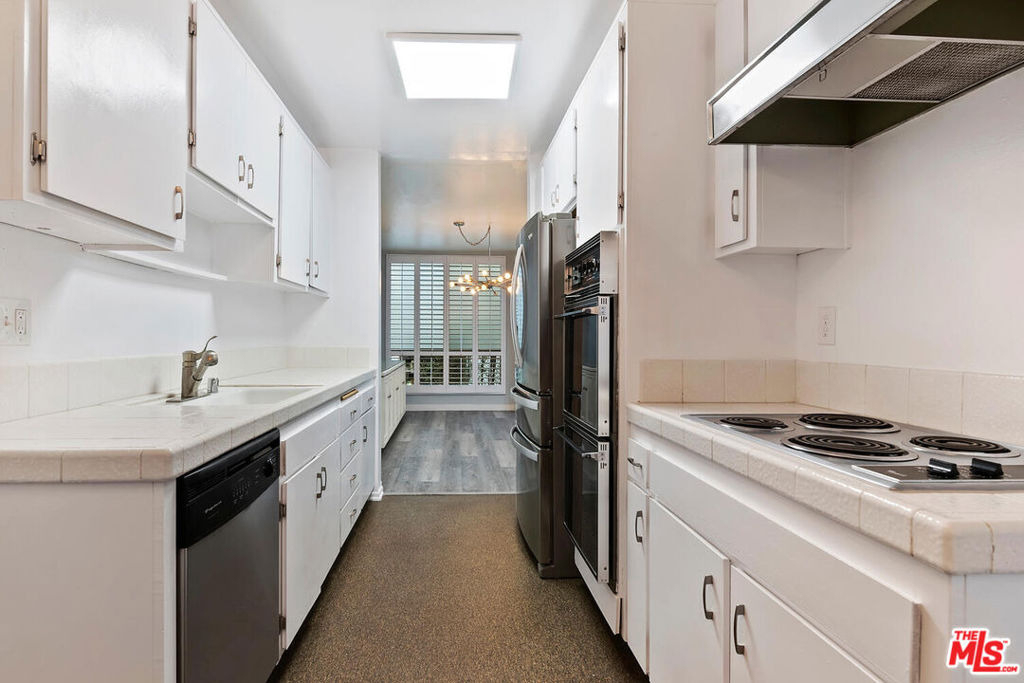 927 N Kings Road - Photo 29