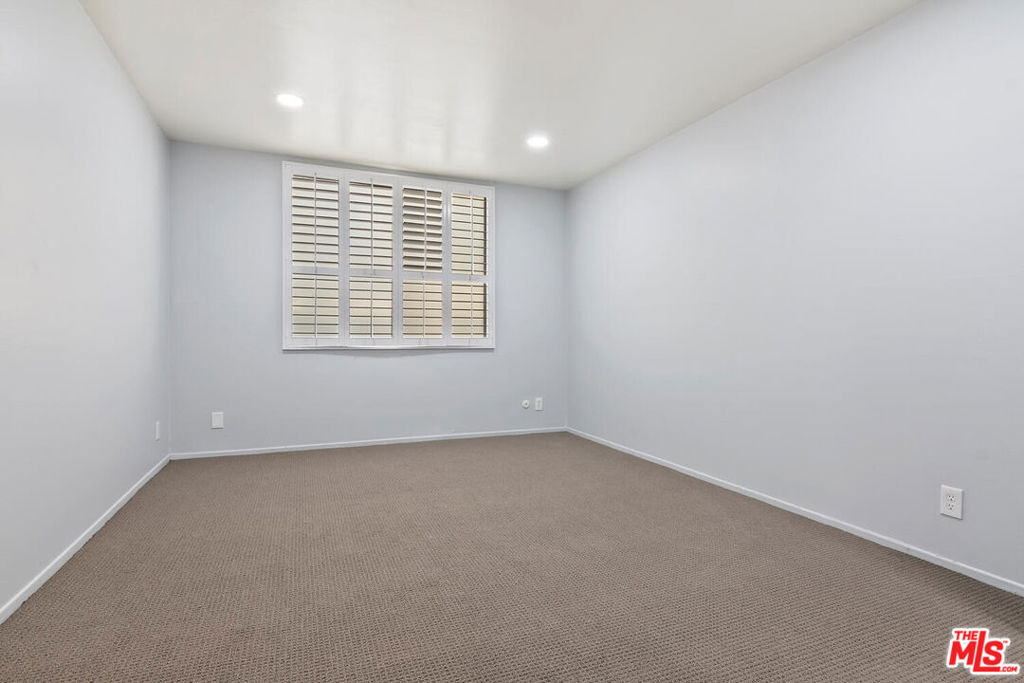 927 N Kings Road - Photo 33