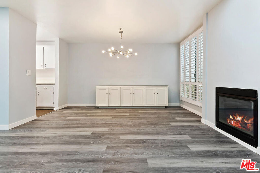 927 N Kings Road - Photo 2