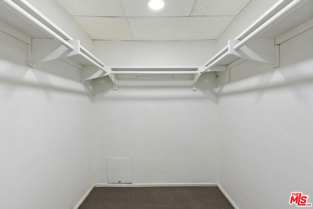 927 N Kings Road - Photo 34