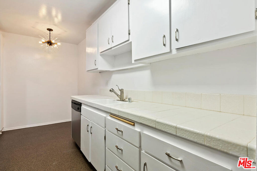 927 N Kings Road - Photo 28