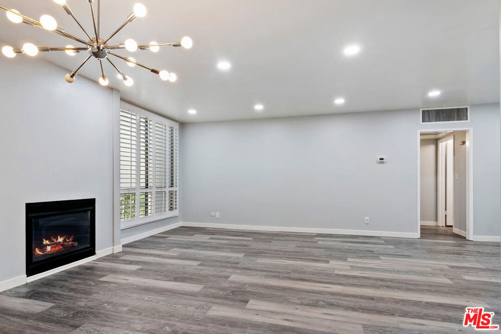 927 N Kings Road - Photo 7