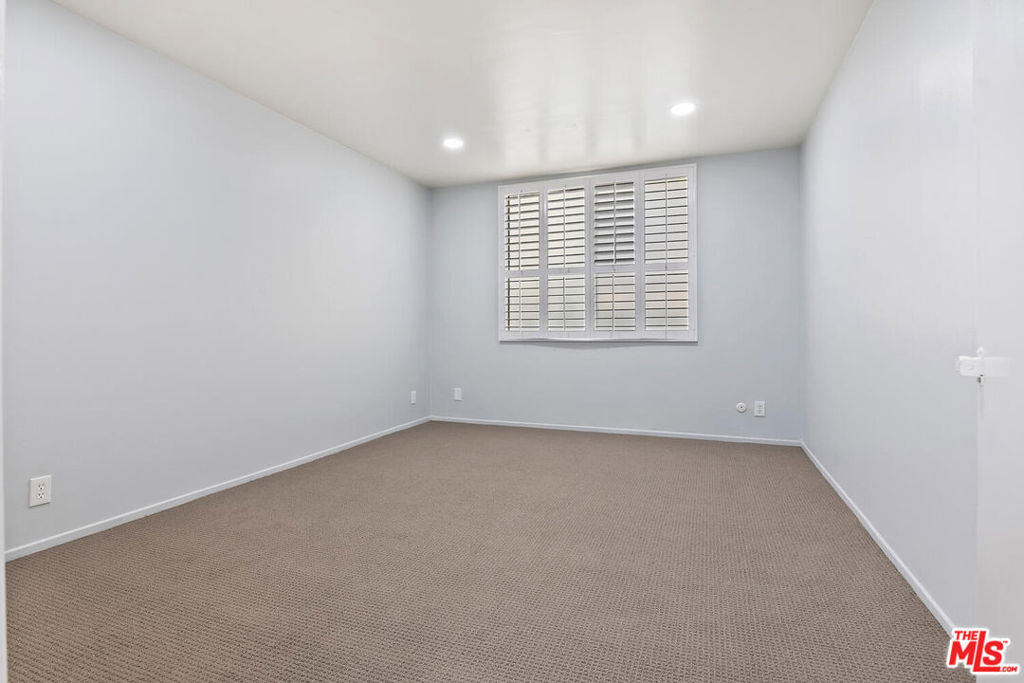 927 N Kings Road - Photo 26