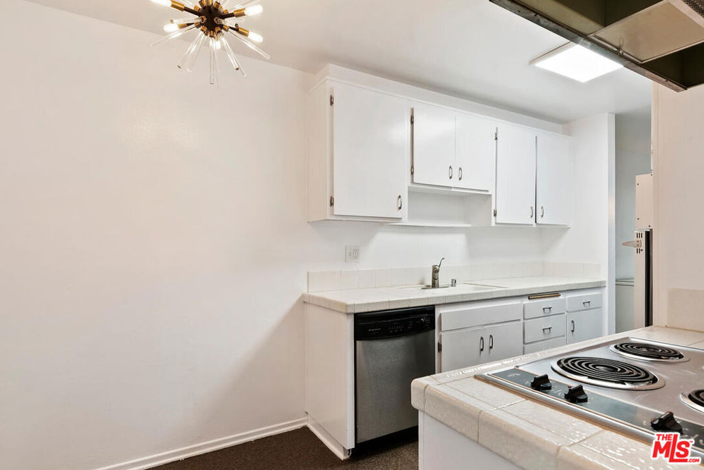 927 N Kings Road - Photo 30