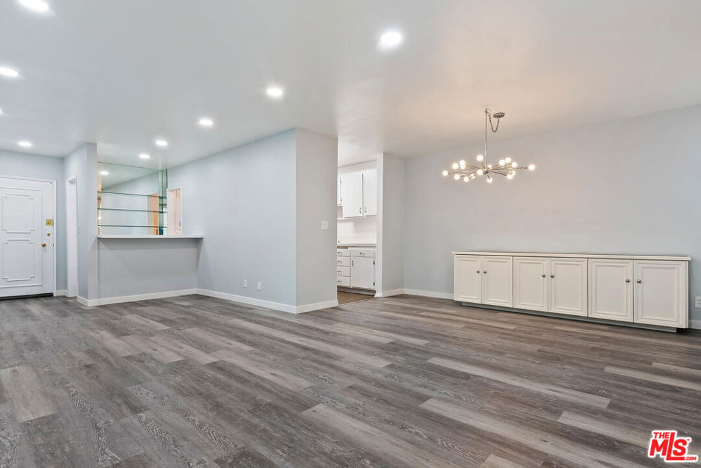 927 N Kings Road - Photo 3