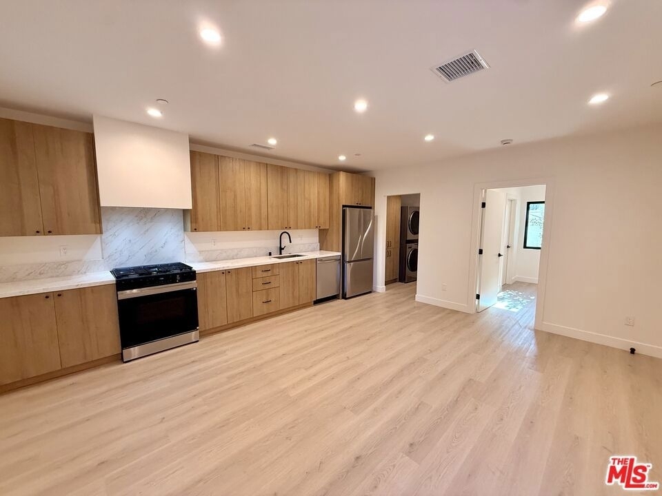 2707 Benedict Street - Photo 0