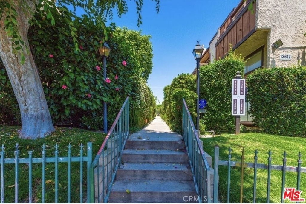 13621 Valerio Street - Photo 16