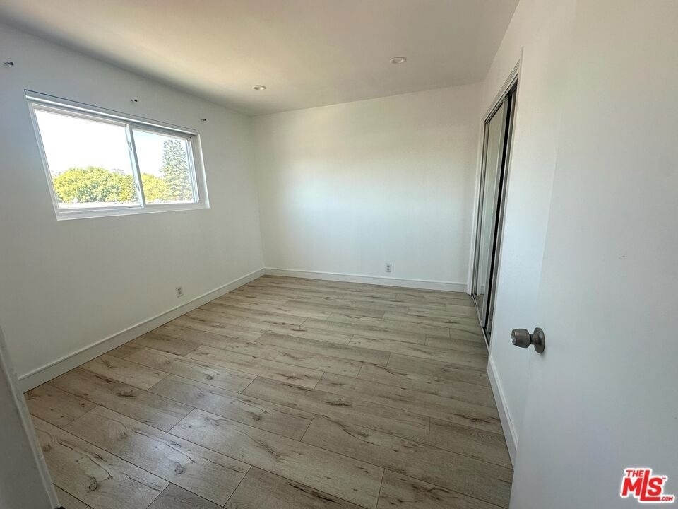 13621 Valerio Street - Photo 8
