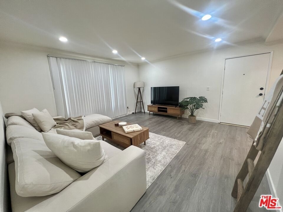 408 Burchett Street - Photo 3