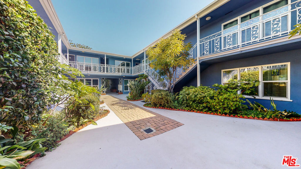 11284 Montana Avenue - Photo 0
