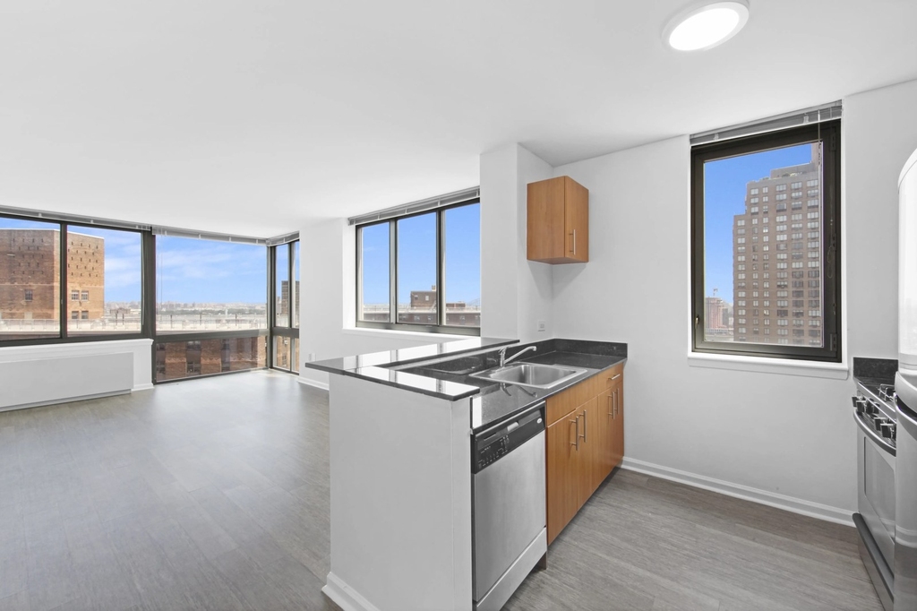 1BR in Upper East Side - Photo 2