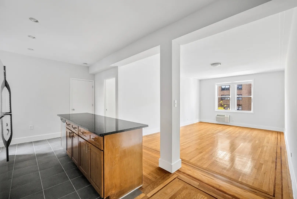 1BR in Chelsea - Photo 1