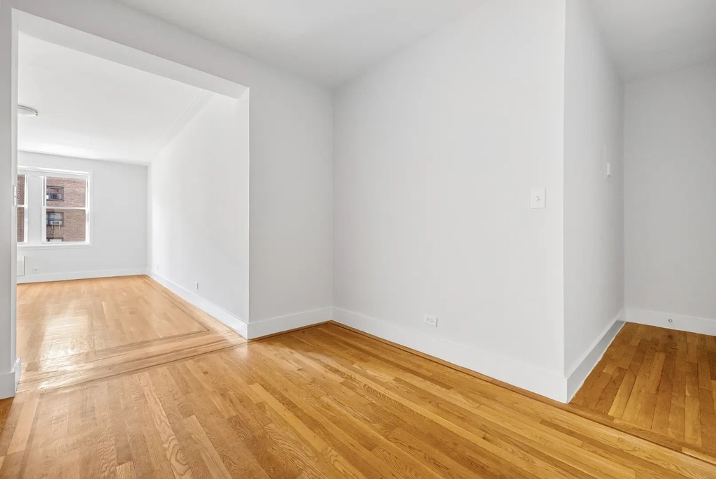 1BR in Chelsea - Photo 5