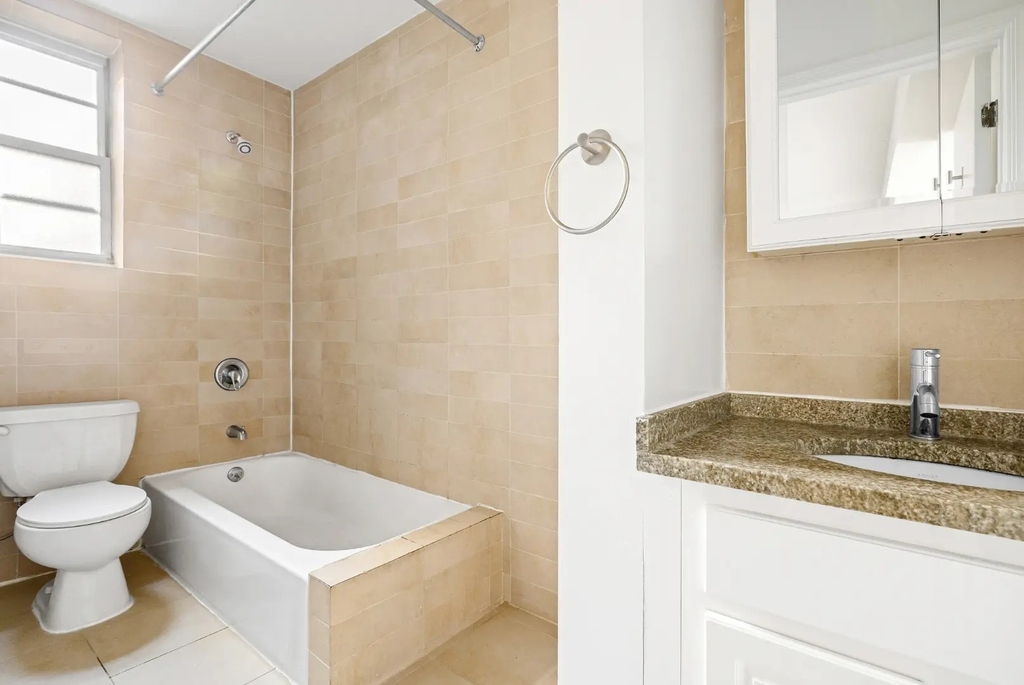 1BR in Chelsea - Photo 8