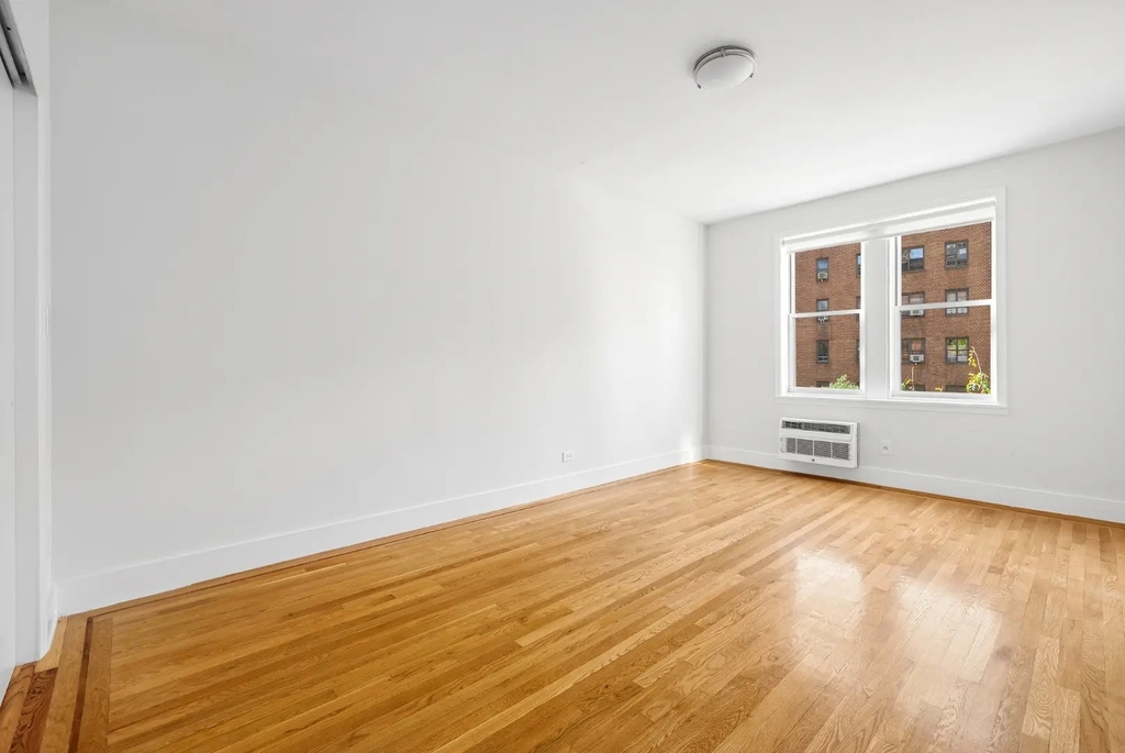 1BR in Chelsea - Photo 6