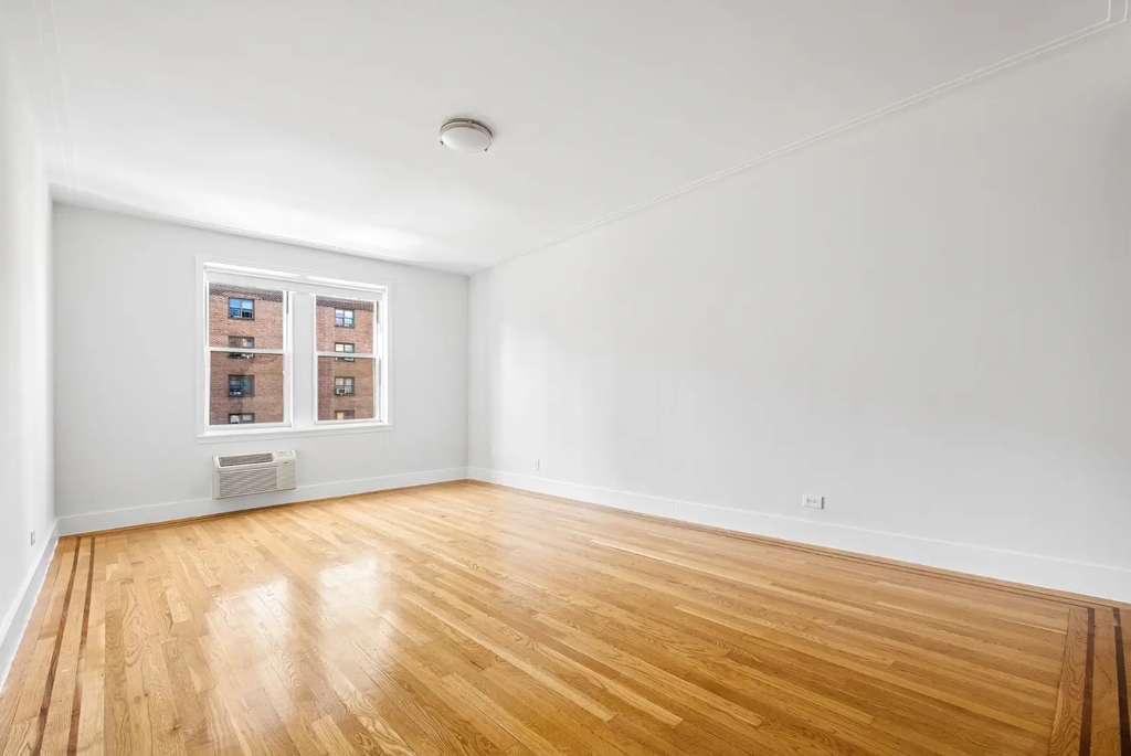 1BR in Chelsea - Photo 0