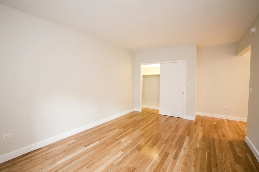 Studio in Chelsea - Photo 1