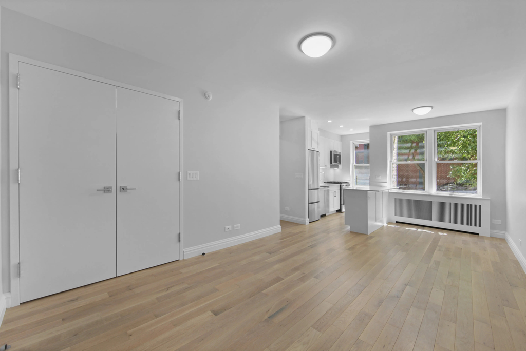 Studio in West Village - Photo 0