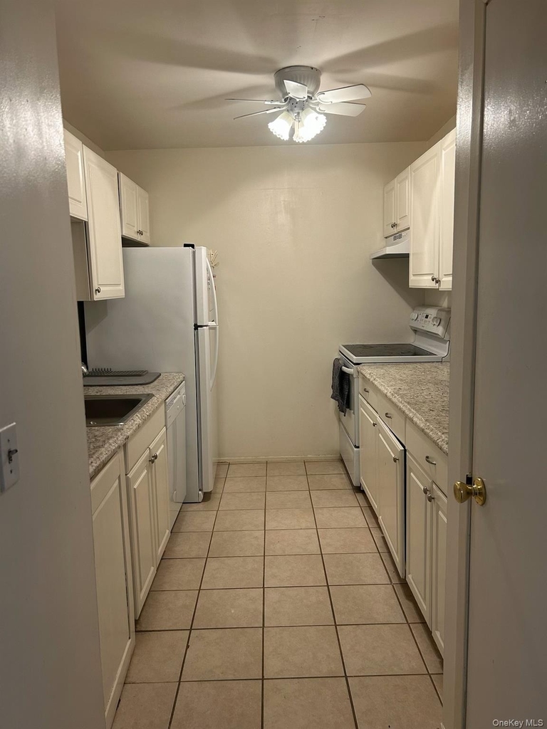17 White Gate Road - Photo 5
