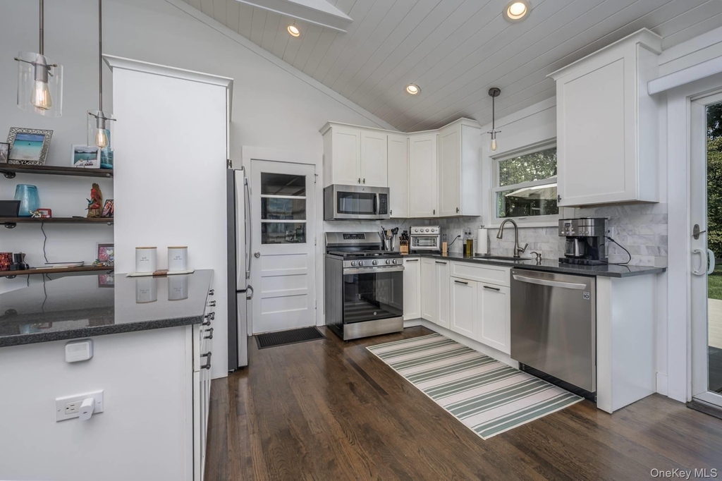 35 Maryland Boulevard - Photo 5