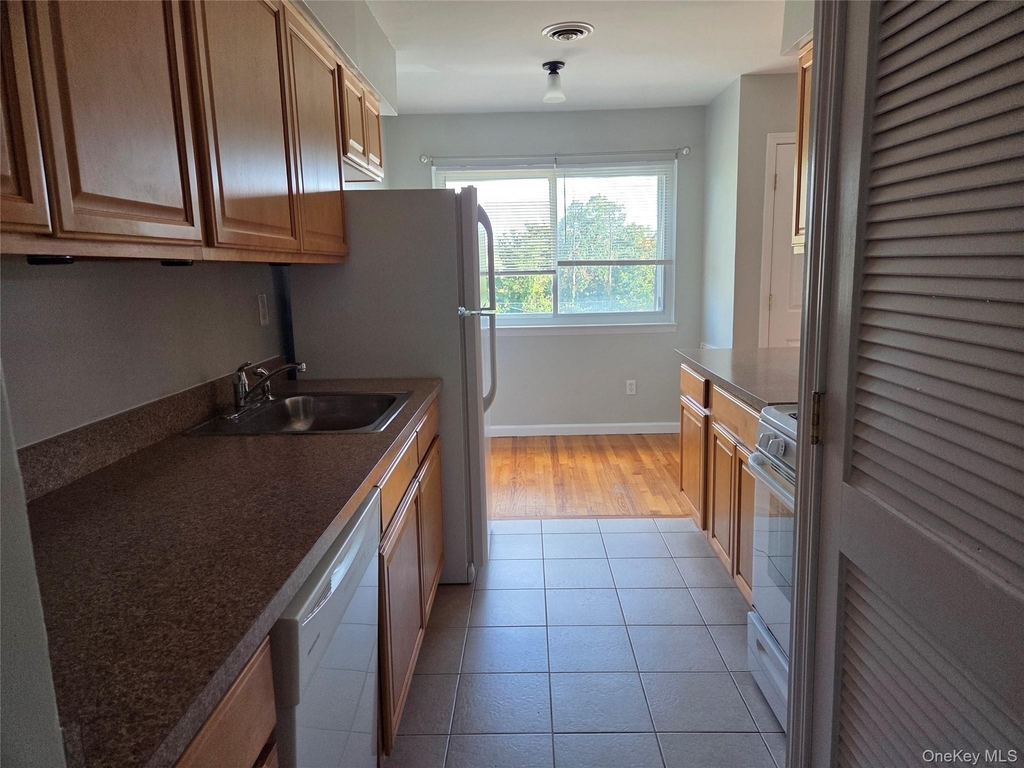 14 Pavilion Road - Photo 2