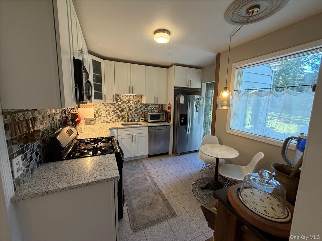 329 Grandview Boulevard - Photo 7