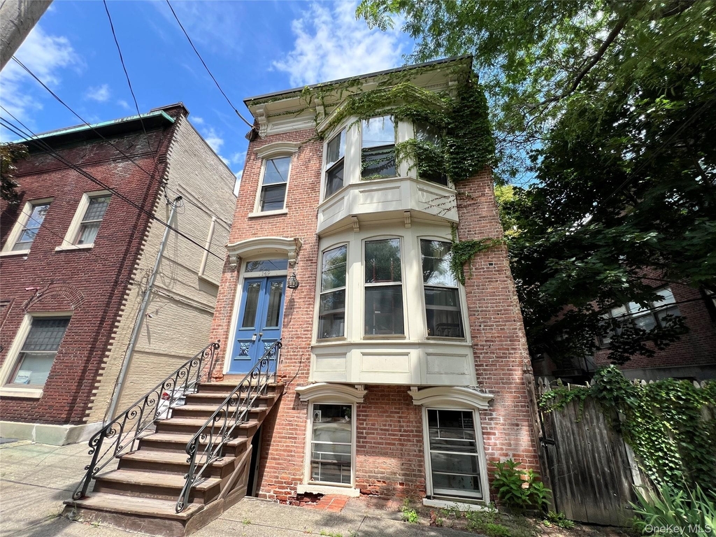 149 Chestnut Street - Photo 0
