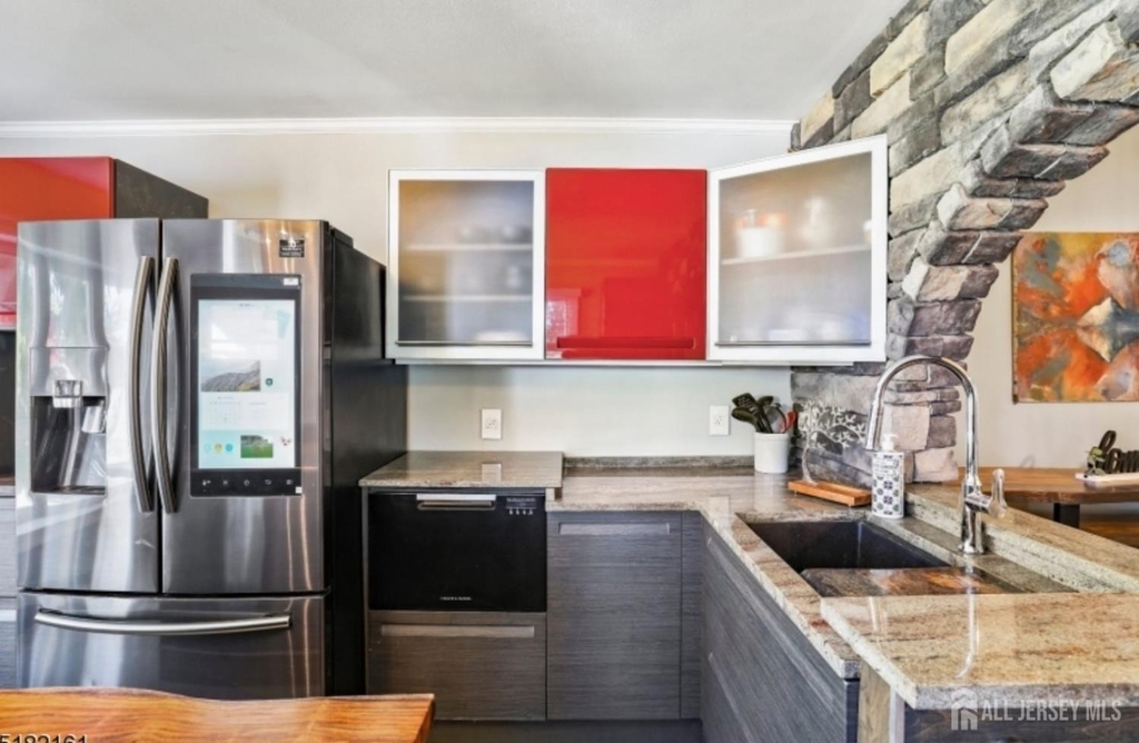 140 Coolidge Avenue - Photo 11
