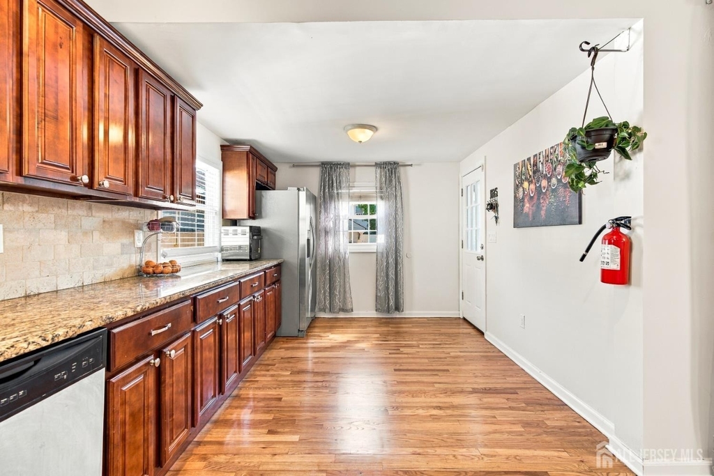 74 Elmwood Avenue - Photo 7