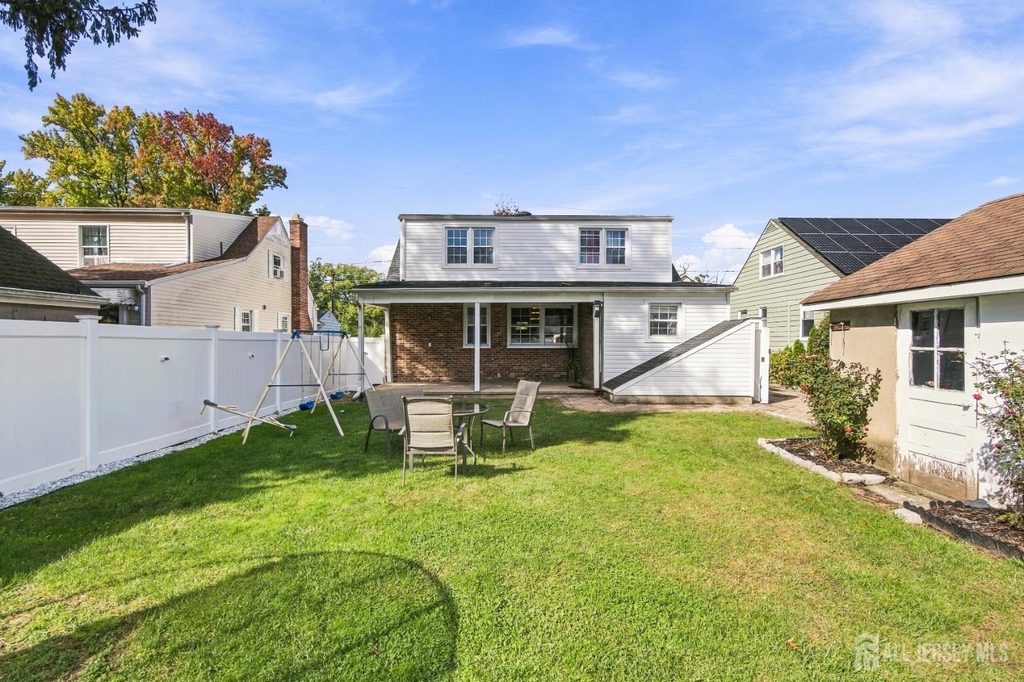 74 Elmwood Avenue - Photo 25