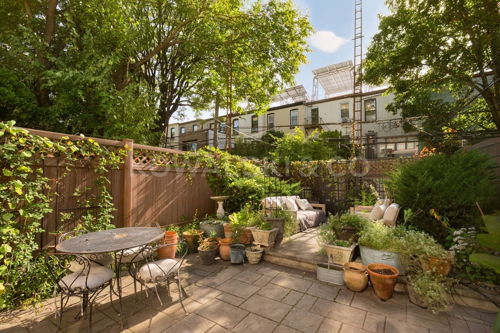 336 10th Street - Photo 0