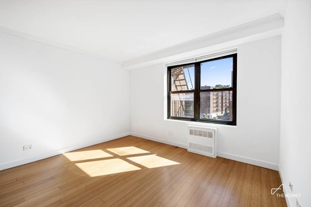 295 Bennett Avenue - Photo 1