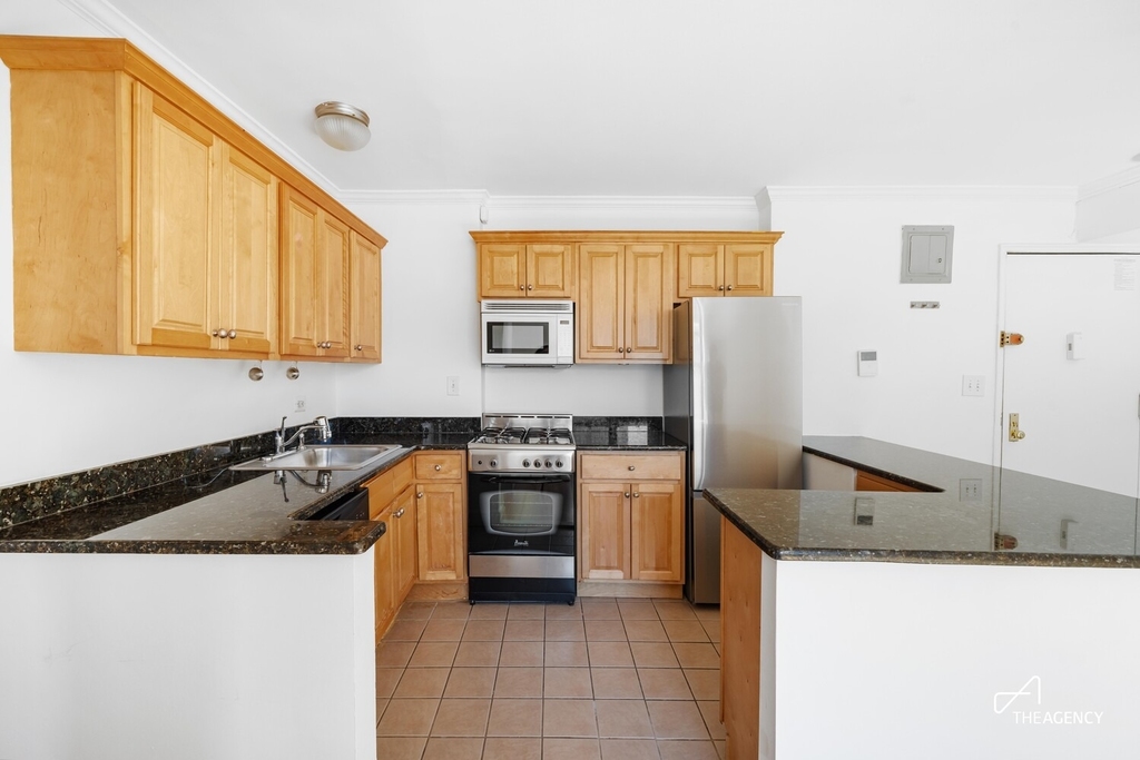 295 Bennett Avenue - Photo 2