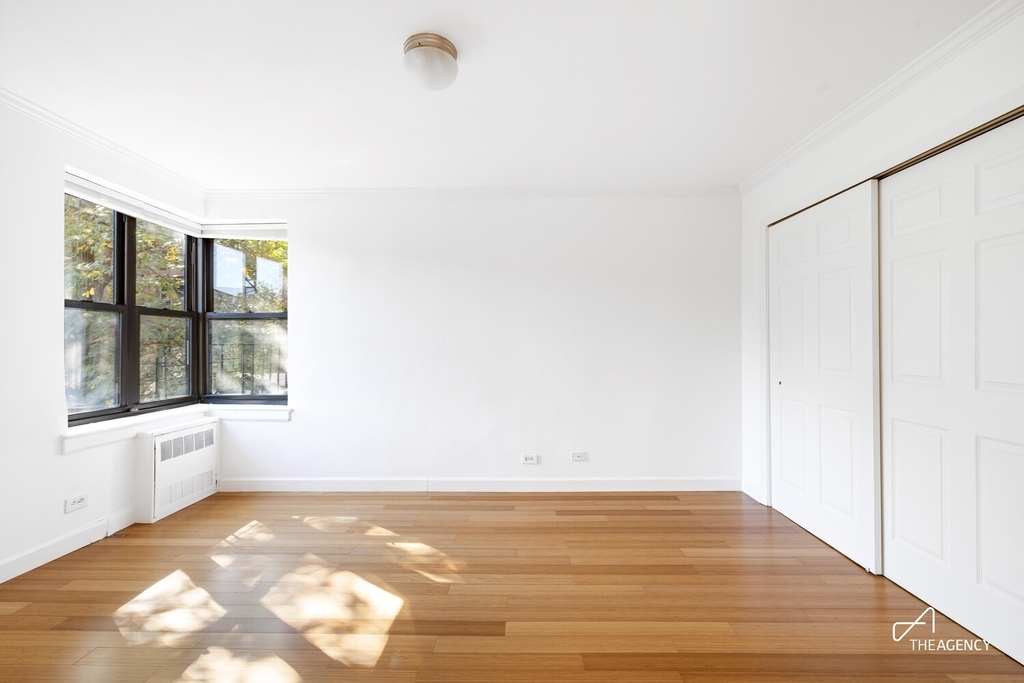 295 Bennett Avenue - Photo 3