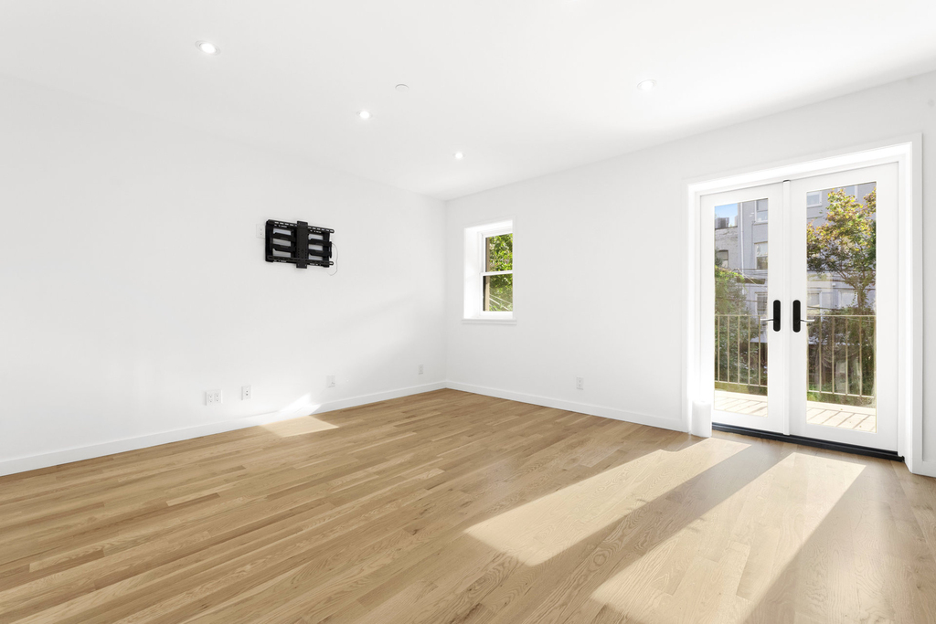 467 Hicks Street - Photo 3