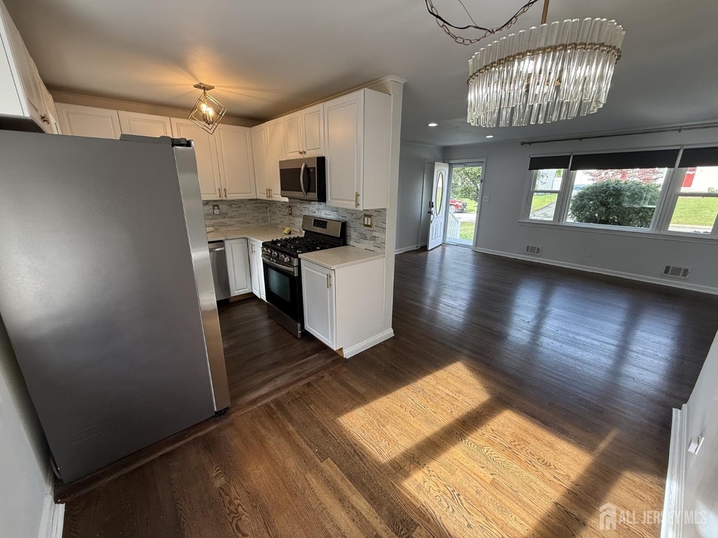 35 Maplewood Avenue - Photo 7