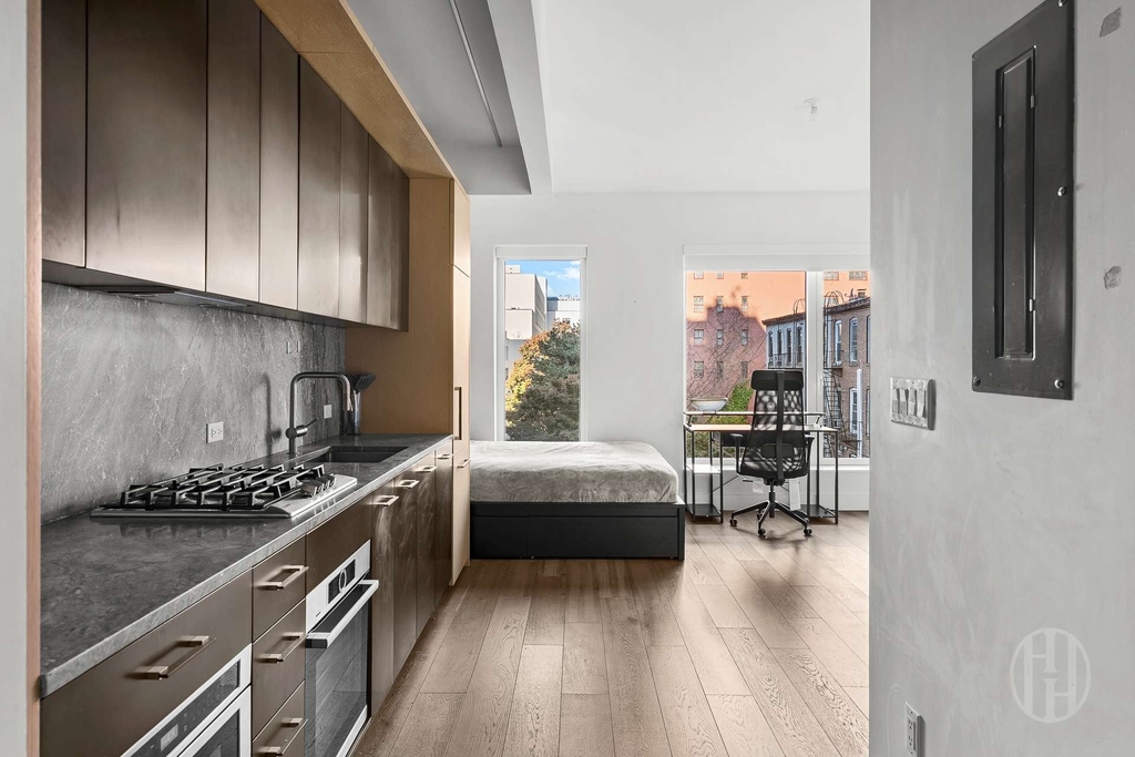561 Pacific Street - Photo 3